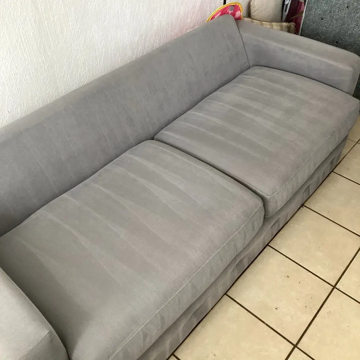 Después — Sofá de 3 Plazas con Manchas Difíciles